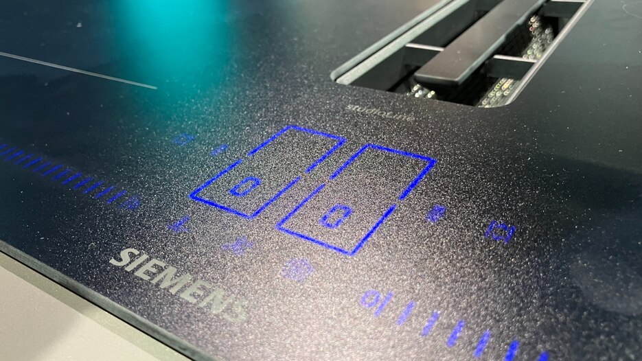 Schick: Am Stand von Siemens auf der IFA ist die matte Kochplatte zu sehen.