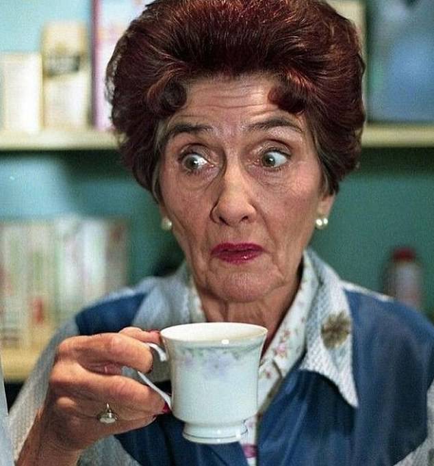 Seorang ibu dua anak mengatakan dia kini terlihat seperti Dot Cotton dari EastEnders setelah biaya g