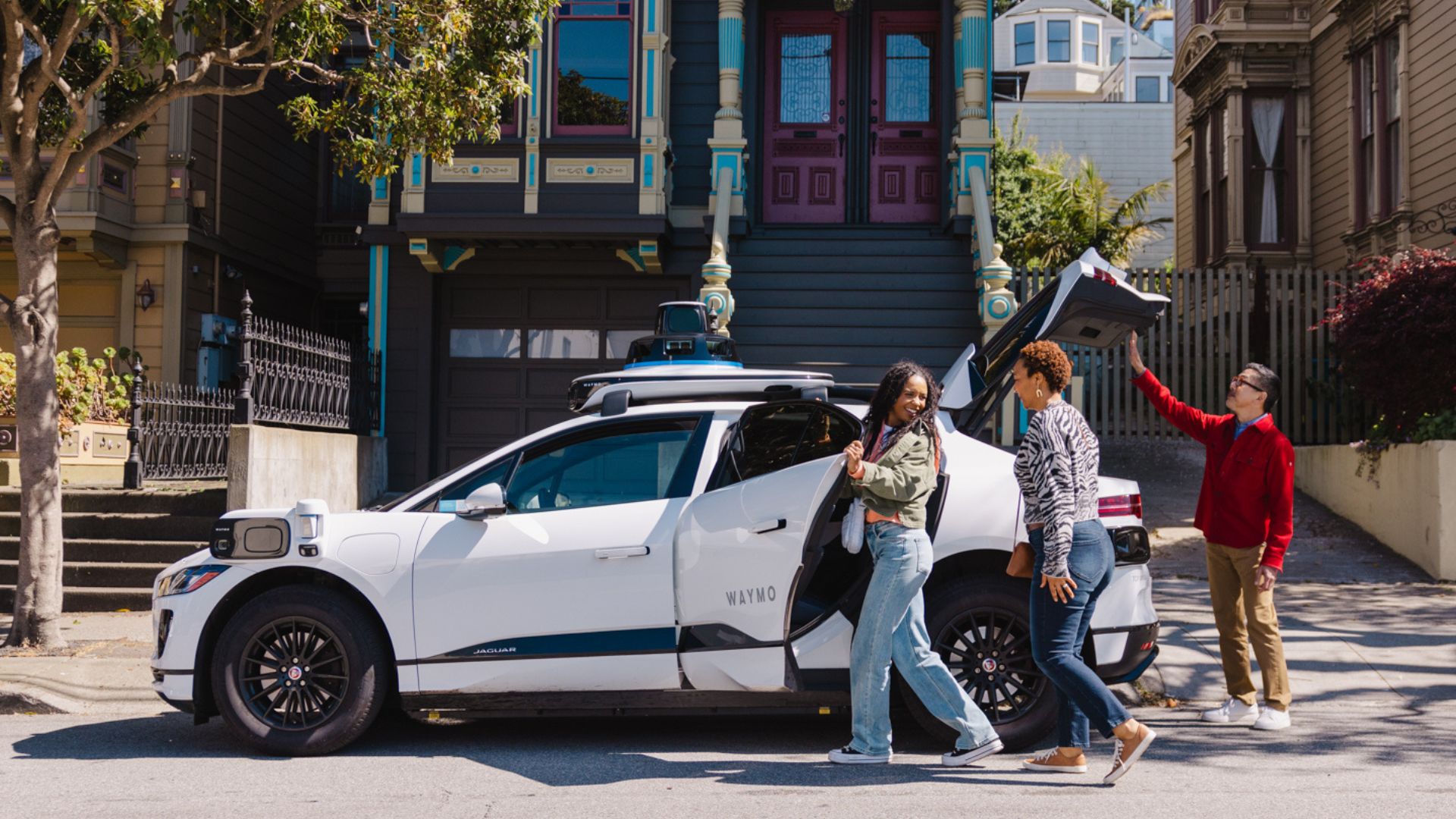 A 127.5% tariff still couldn't kill Waymo's Chinese robotaxi bet — here ...