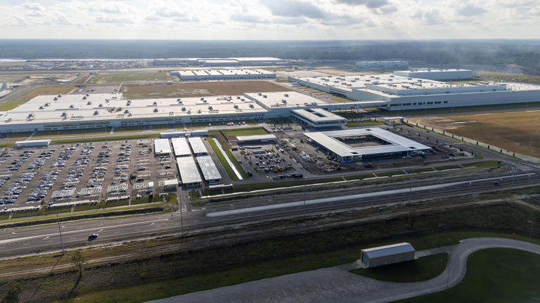 Massive Federal Raid at Hyundai's Metaplant Complex In Georgia, 475 ...