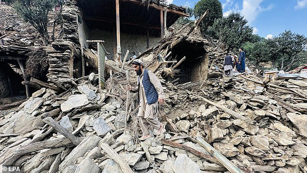 Пресс-секретарь талибов Хамдулла Фитрат, который предоставил обновленные данные о жертвах, также сказал, что спасательные и поисковые работы продолжаются. «Для людей установлены палатки, продолжается доставка первой медицинской помощи и предметов первой необходимости», — сказал он