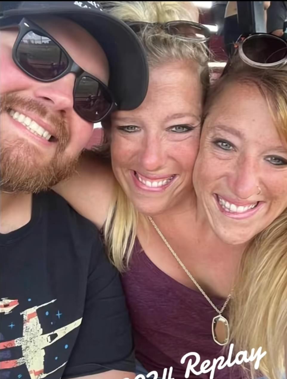 Conjoined twins share new wedding photos