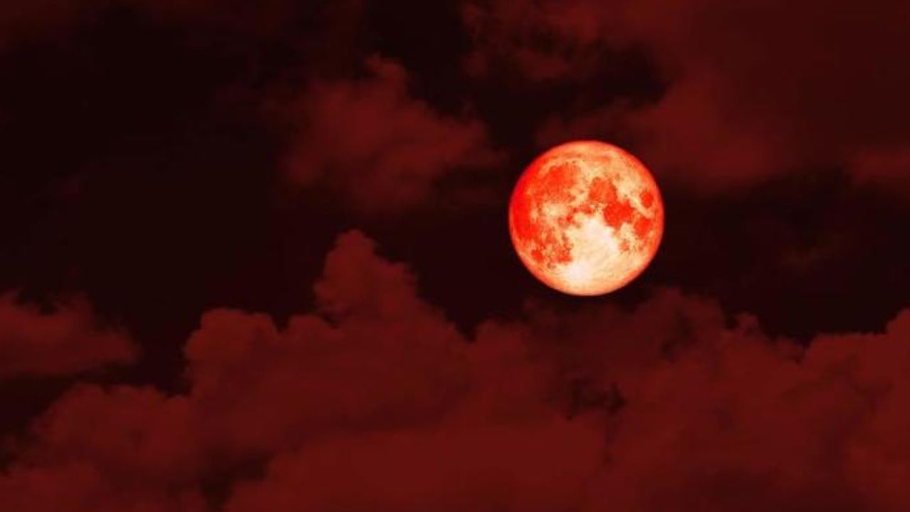 Bulan merah langka akan memperindah langit Pakistan