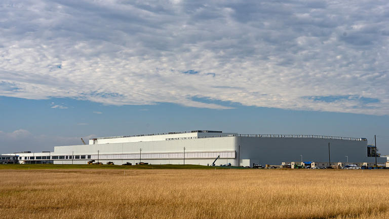 Massive Federal Raid at Hyundai's Metaplant Complex In Georgia, 475 ...