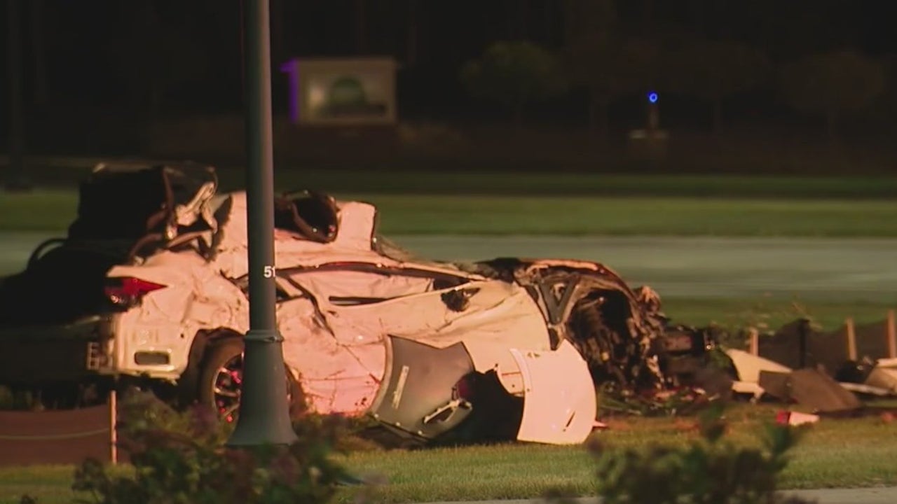 Commerce Township multi car crash leaves one dead one with severe injuries