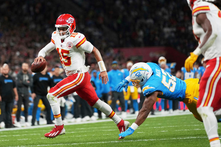 Justin Herbert outshines Patrick Mahomes as LA Chargers win NFL opener
