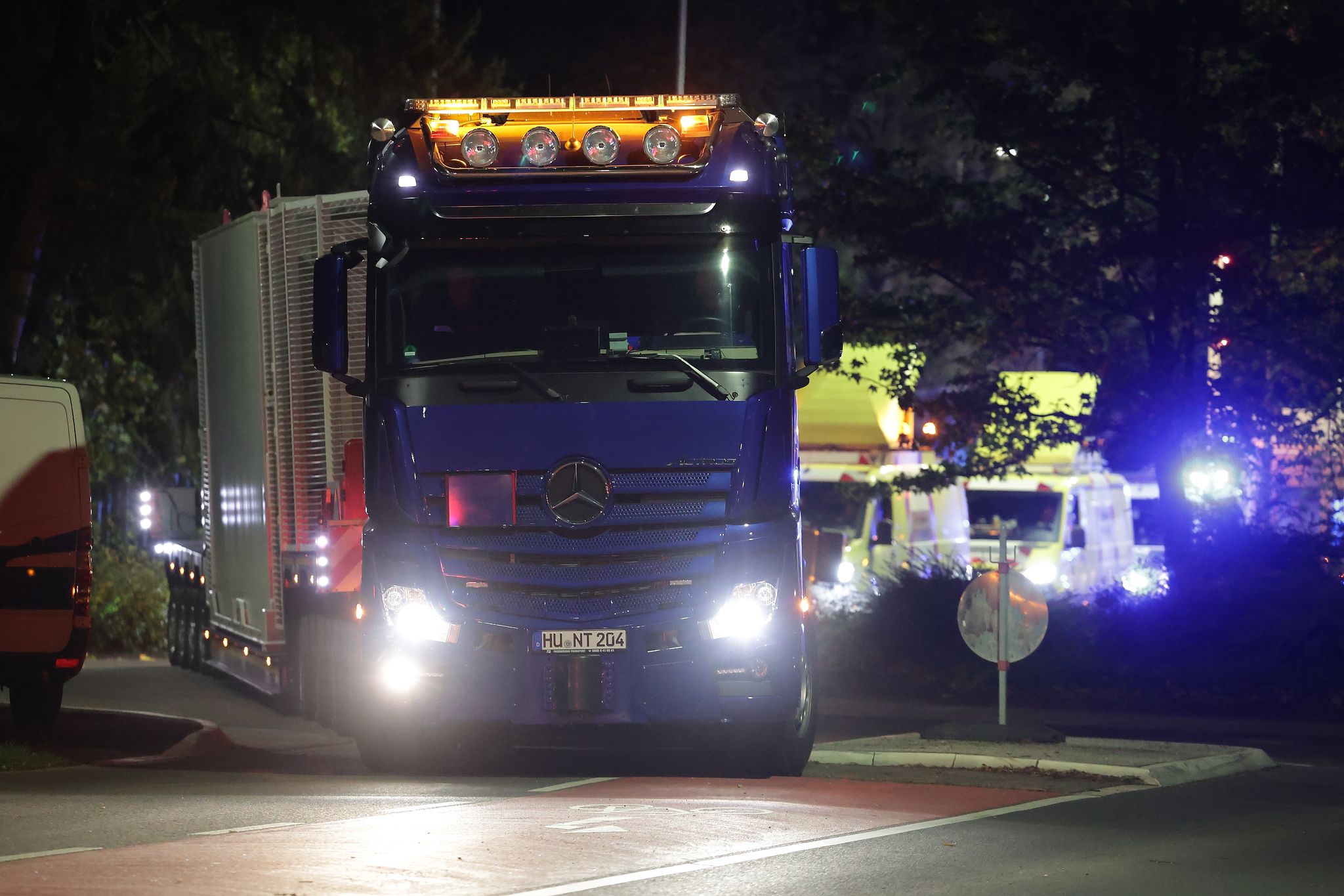 Aus Jülich wird Atommüll mit Schwertransportern in Richtung Ahaus transportiert. (Archivbild)