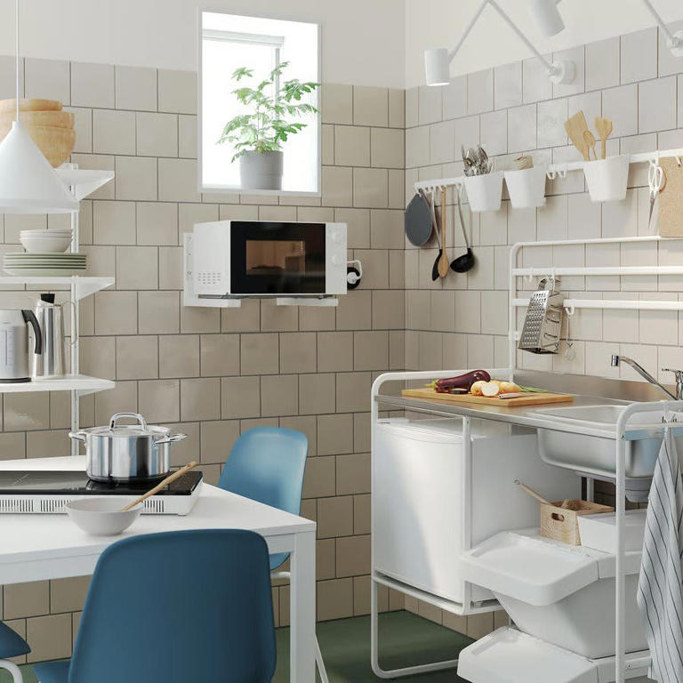 少しレトロなデザインがいい」IKEAの〈電子レンジ〉がプチプラ