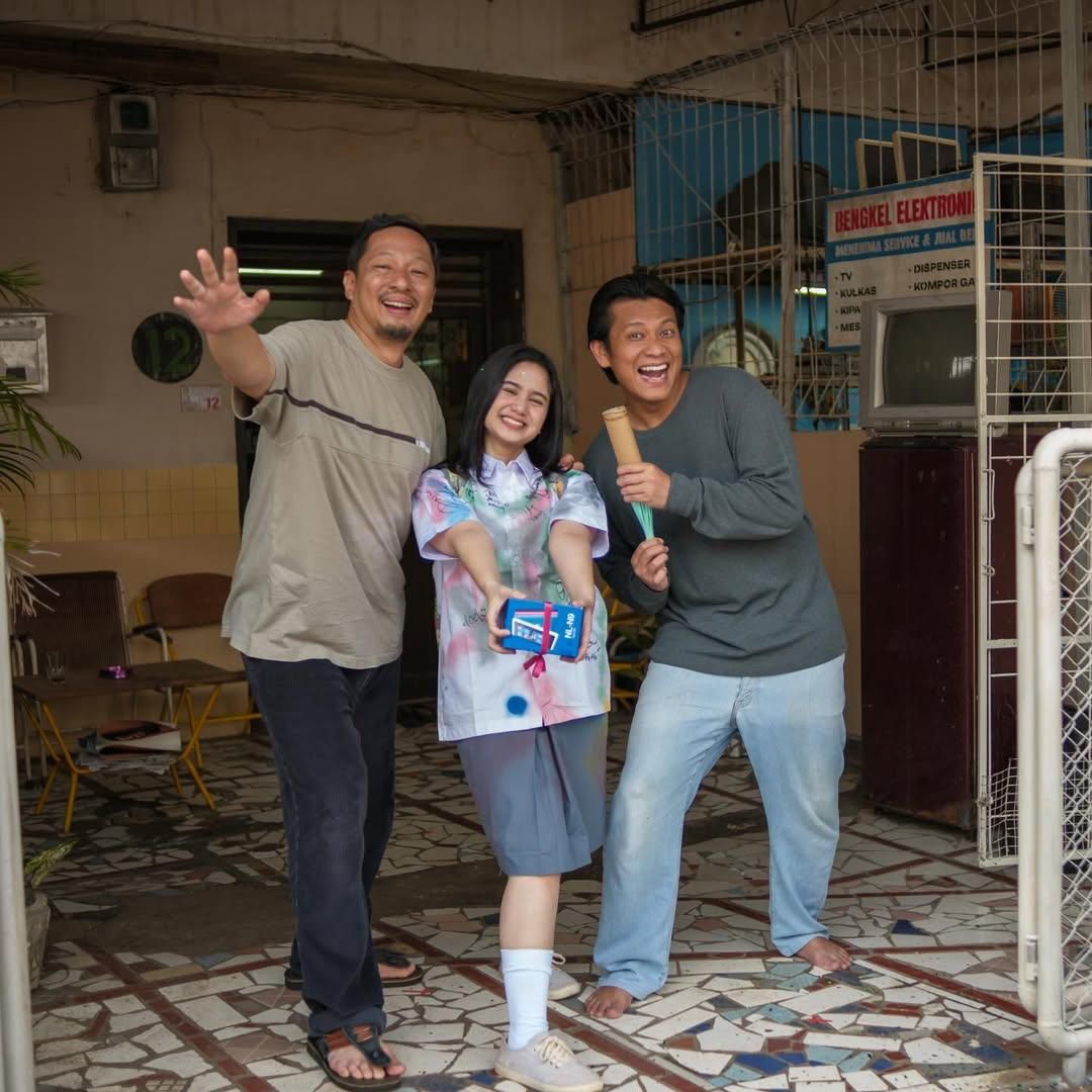 8 Gaya Busana Harian Boris Bokir, Bintang Serial "Panggil Aku Ayah"