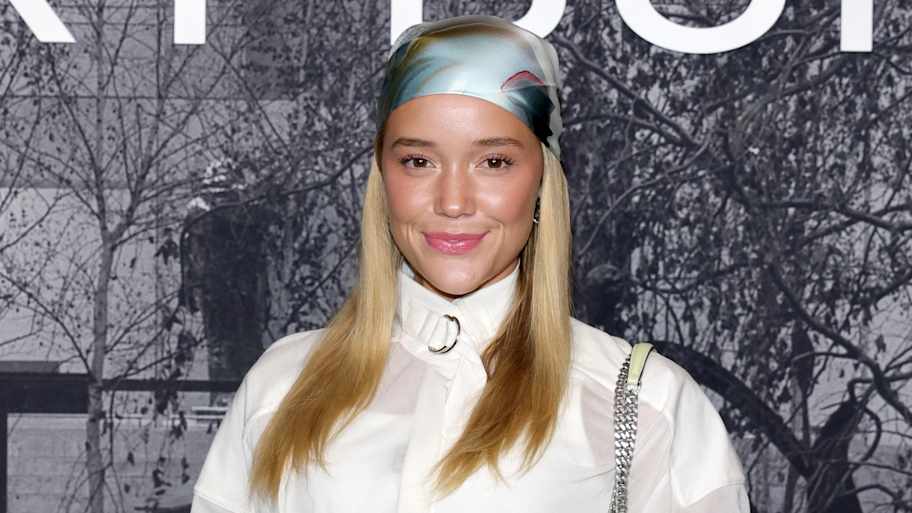 Olivia Ponton’s Hawaii Getaway Doubles as a Lesson in Beach Swimsuit