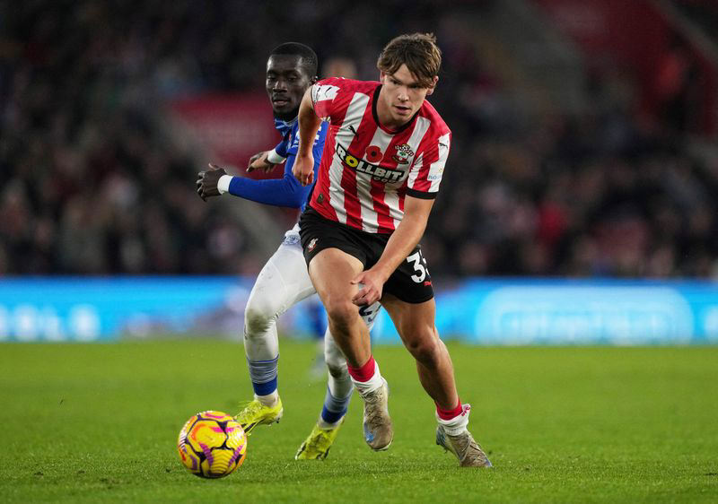 Soccer-Everton sign Dibling from Southampton