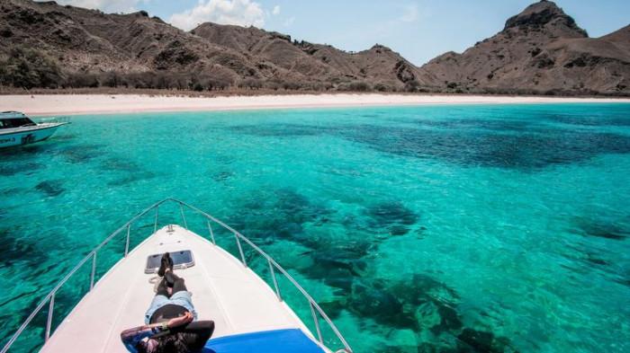 Pantai Terbaik NTT yang Wajib Dikunjungi di Labuan Bajo