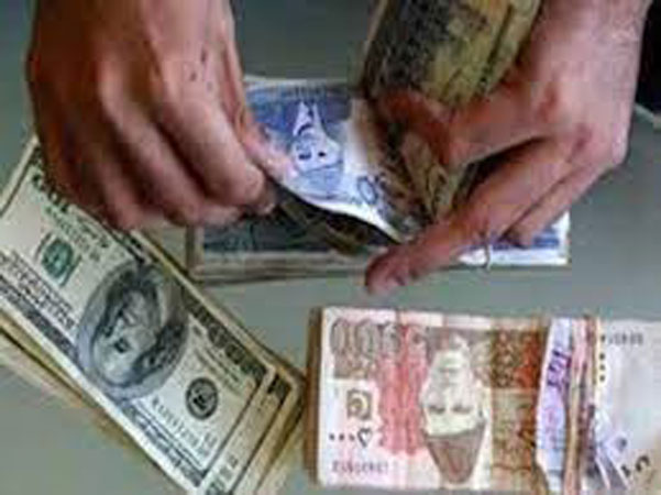 Rupee naik tiga paisa terhadap dolar