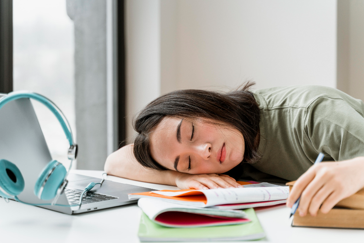 Jangan Abaikan! 5 Manfaat Tidur Siang untuk Tubuh Lebih Bugar dan Anti Stres