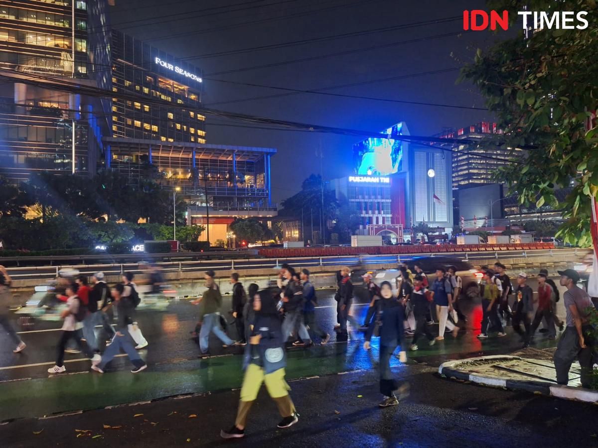 Kisah Pekerja Terdampak Demo, KRL Langka, Ojol Tutup Aplikasi