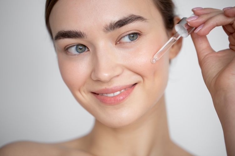 7 Jenis Serum dan Manfaatnya, Wajah Cerah dan Awet Muda
