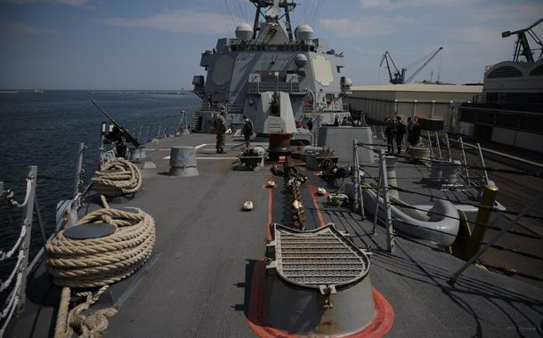 EUA enviam novos navios de guerra ao Caribe e ampliam pressão militar sobre a Venezuela