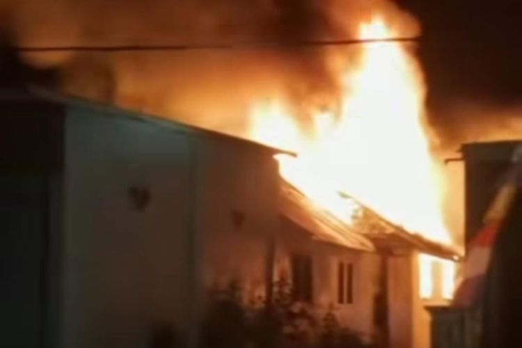 Pria Sumbawa Tewas Kena Api Saat Rumah Terbakar