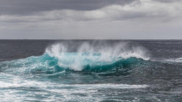 Peringatan BMKG Ternate: Gelombang Tinggi 2,5 Meter di Perairan Malut