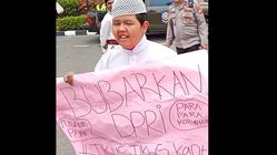 Siapa Badru Kepiting yang Viral di Demo DPR? Biodata Lengkapnya!