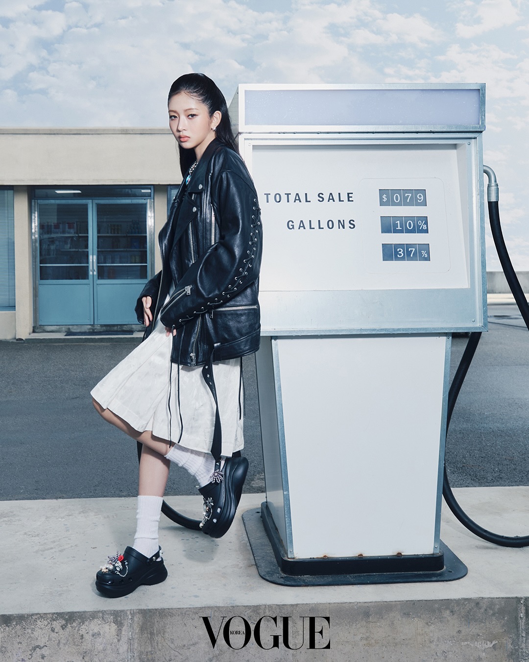 Y's ワイズ　leather shoes レザーシューズ IVE REI着用 フォト】IVEレイ、はつらつとしたエネルギーでシック＆ラブリーな魅力