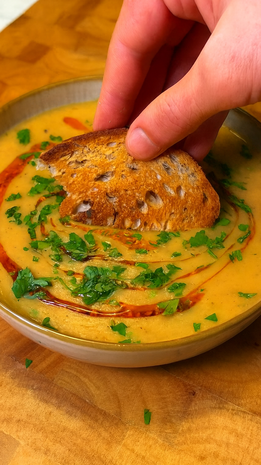 Wie Man Vegane Geröstete Kartoffel-Knoblauch-Suppe Zubereitet