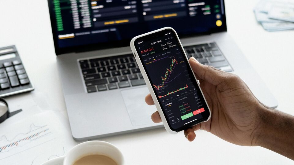 Shreeji Shipping Global share price falls 4% after making stock market ...