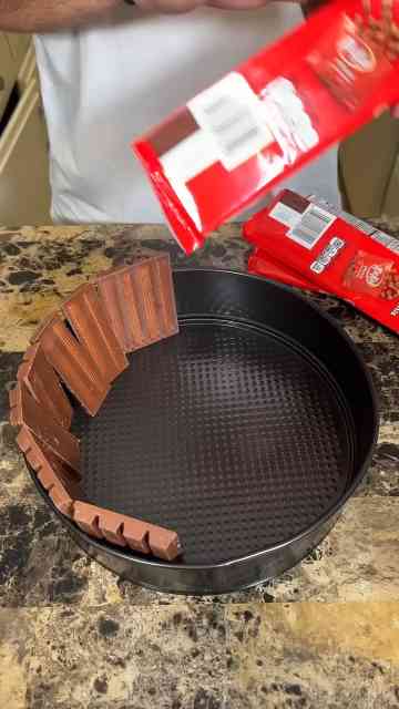 this-easy-candy-cake-is-a-fun-dessert-everyone-will-want-to-try