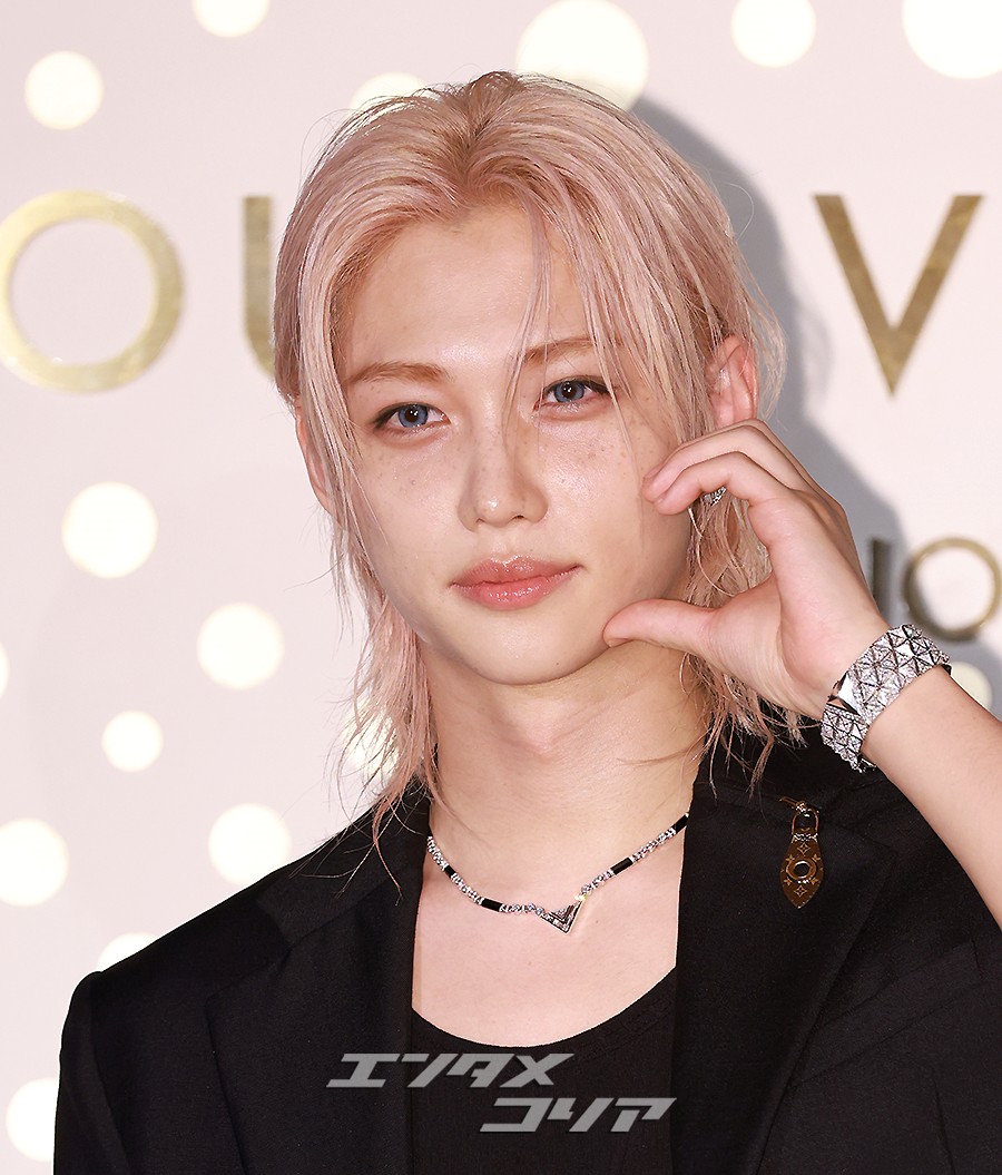 フォト】Stray Kidsフィリックス、童話の中の王子さまのよう