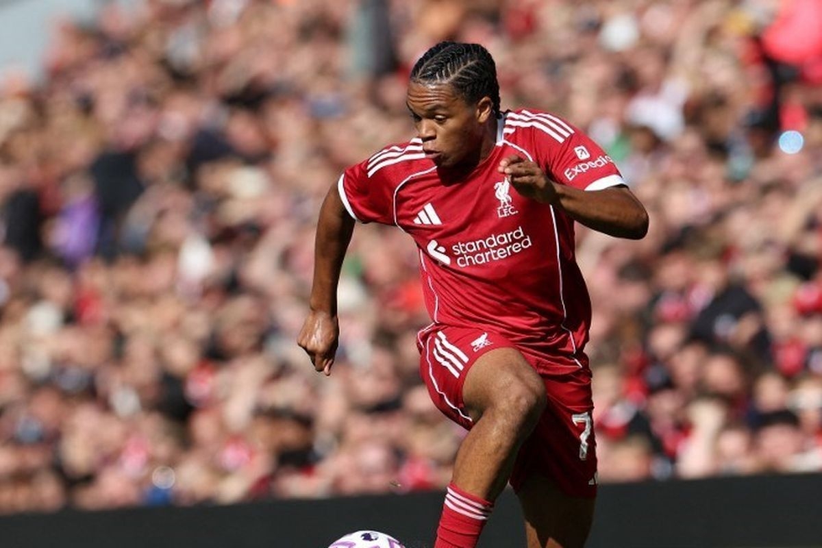 Rio Berubah Jadi Mujizat, Liverpool Gagalkan Upaya