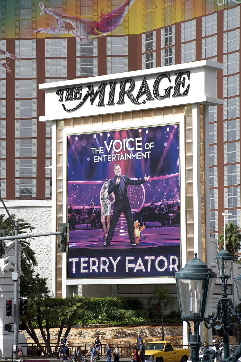 Vegas hotel sells off everything, including pieces of its fake volcano