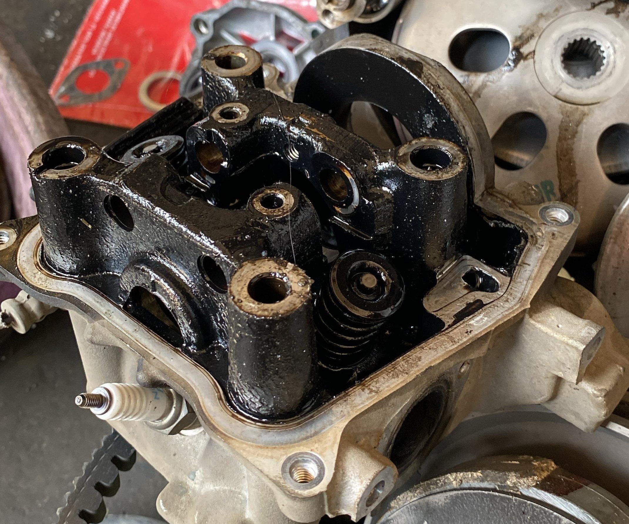 Serem Banget! Ternyata Begini Efeknya Pakai Oli Palsu Buat Mesin Motor