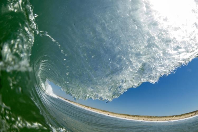 Une « houle cyclonique » va apporter des vagues de 4 à 5 m dans l’Ouest ...