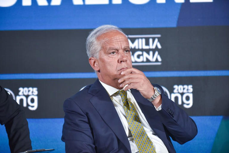 Piantedosi sul fermo della nave Mediterranea: «Lo Stato gestisce i soccorsi, non le ong»