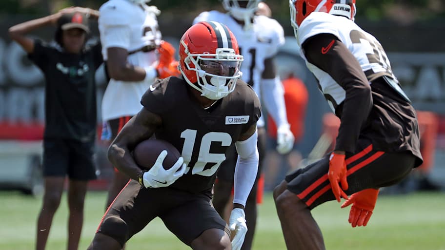 Browns Rookie Just Helped Boot Veteran WR from Cleveland