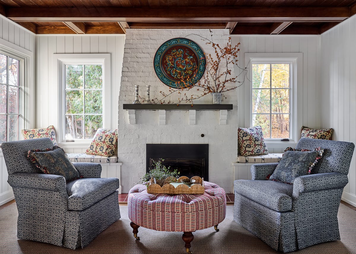 katie-rosenfeld-wisconsin-lake-cabin-seating-area.jpg
