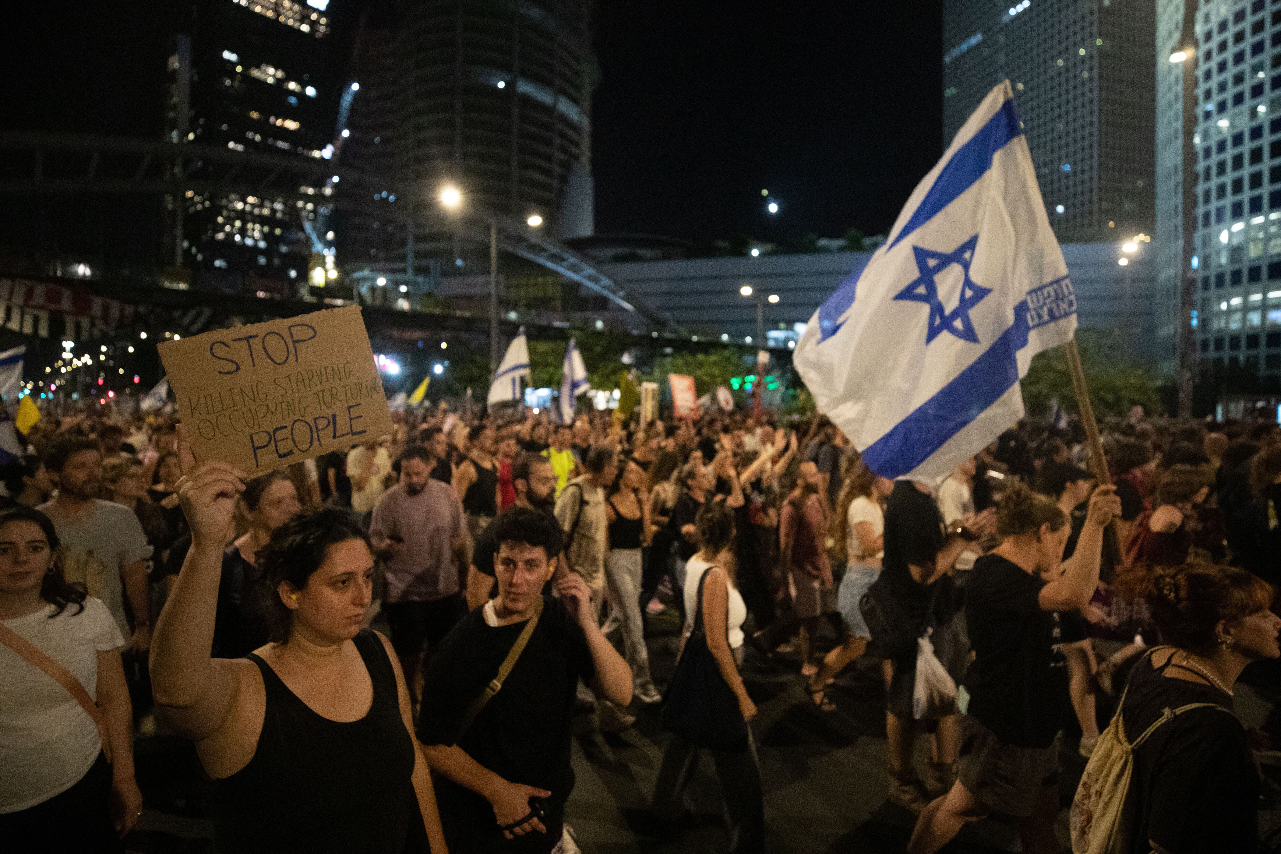 Tel Aviv bajo protestas mientras familias de rehenes acusan al gobierno ...