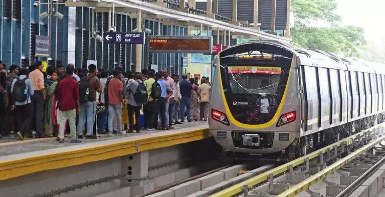 Guard collapses on Metro tracks, alert commuter saves him