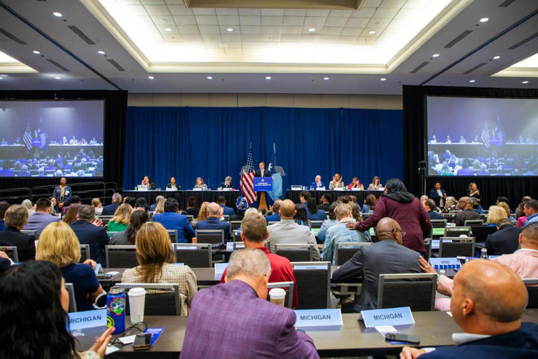 Minnesota's political leaders headline DNC meeting in Minneapolis