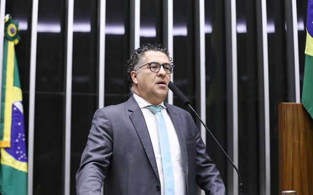 Alencar Santana cobra ex-ministros de Bolsonaro e crava: ‘o esquema de fraudes no INSS acabou por causa do atual governo’