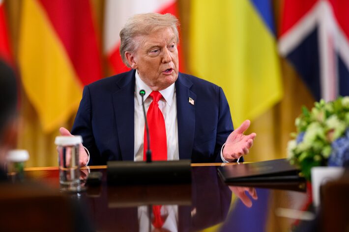 Trump voltou a criticar o atual presidente do Fed, Jerome Powell, e alegou que o chefe do BC está custando 'muito dinheiro' Foto: Daniel Torok/Casa Branca