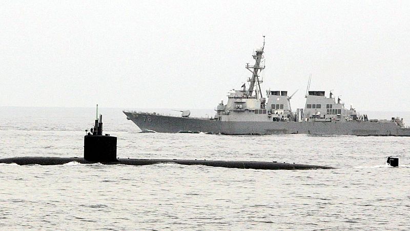 EUA enviam submarino nuclear e cruzeiro Destroyer a somar à frota naval enviada para a Venezuela