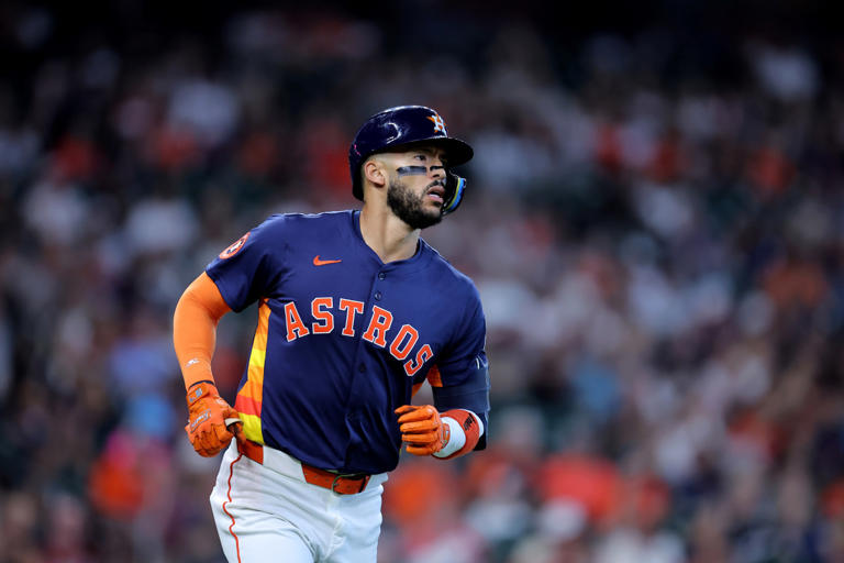 Astros' Carlos Correa news emerges after removal from lineup
