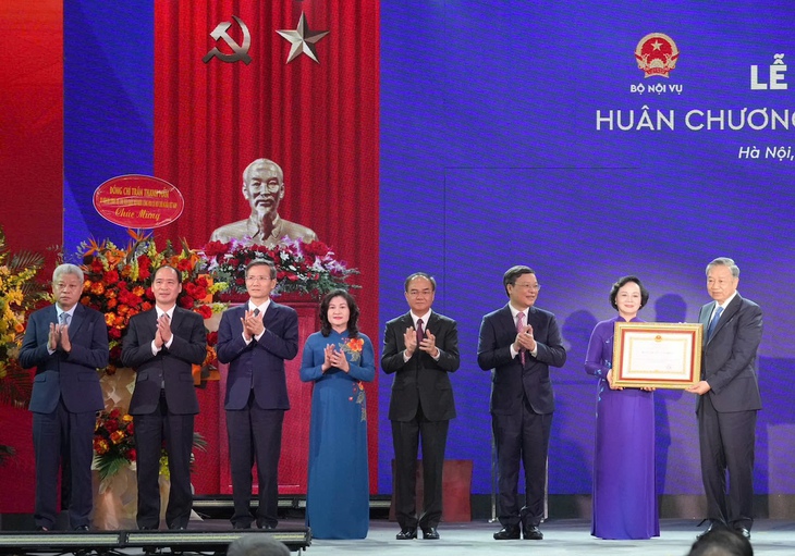 Tổng Bí thư Tô Lâm trao Huân chương Lao động hạng nhất cho Bộ Nội vụ