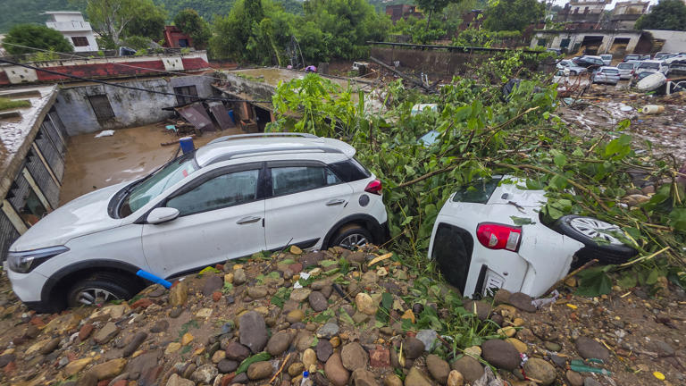 JK: Death toll mounts to 36 after record rains in Jammu; Jhelum ...