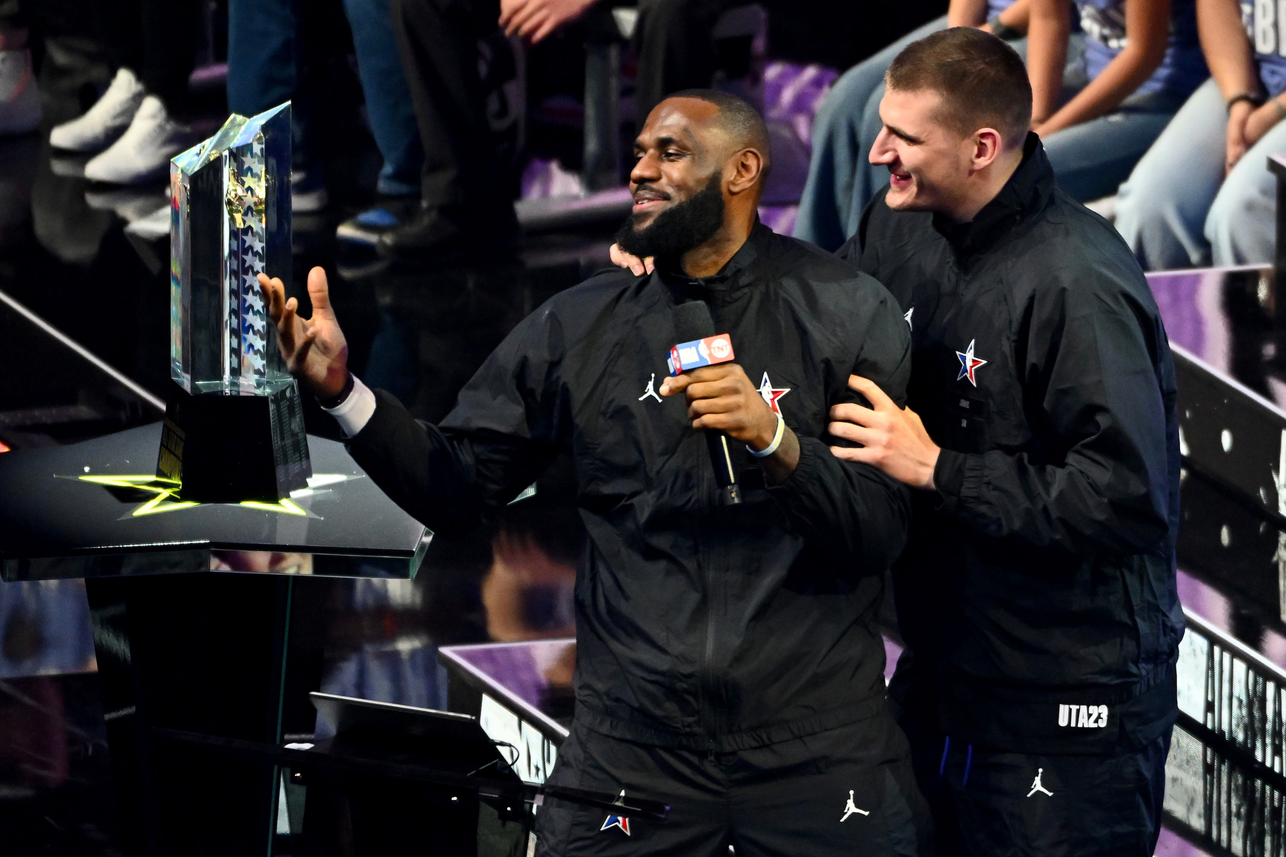 מעורב הופס ליום ששי: האם ניקולה ג'וקיץ' ולברון ג'יימס מתכננים להתאחד בעונה שאחרי הבאה?/ דוריס בורק בחוץ / מנחם לס