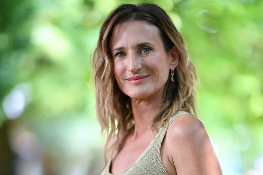 Camille Cottin (46 ans) : sa coloration ensoleillée est idéale pour prolonger les vacances, même après la rentrée
