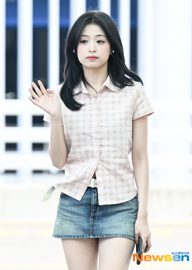베이비몬스터 아현, 인형의 인사 [포토엔HD]
