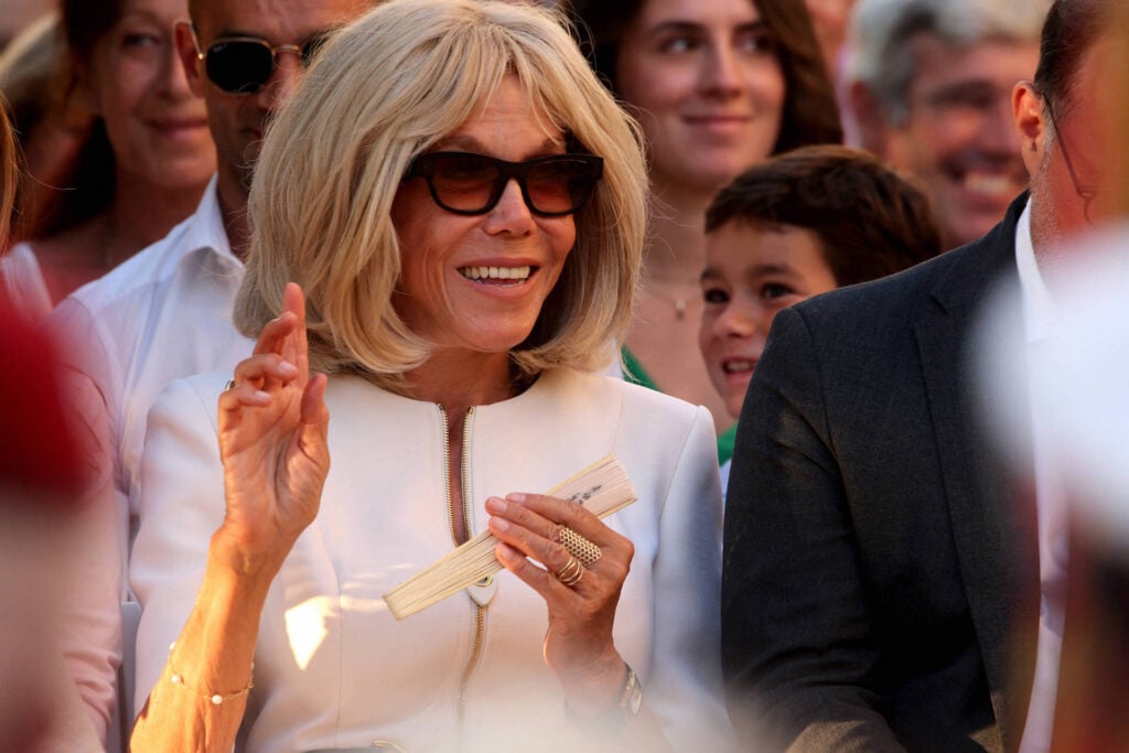 Ces baskets sont les plus tendance de la rentrée après 60 ans, Brigitte Macron les adore