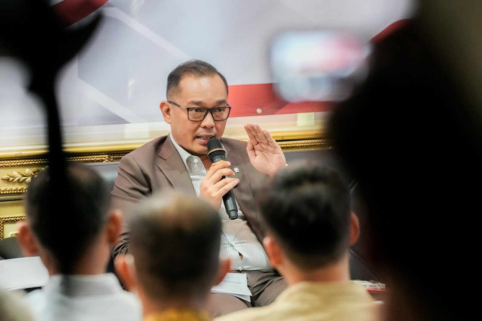 Wamen Investasi Kewalahan Hadapi Gugatan Perizinan Harian